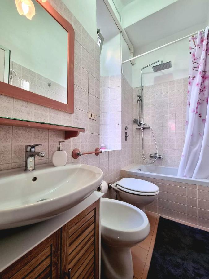 Relaxing Apartment In The Heart Of Milánó Kültér fotó